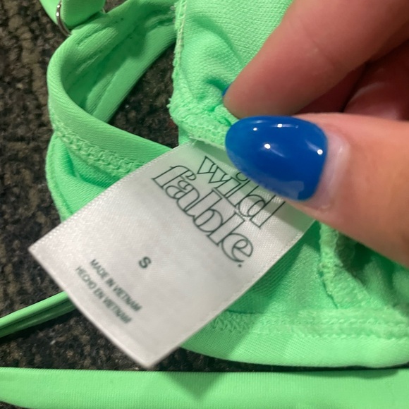 Small Wild Fable women’s bikini top Neon Green with beads - Picture 2 of 3